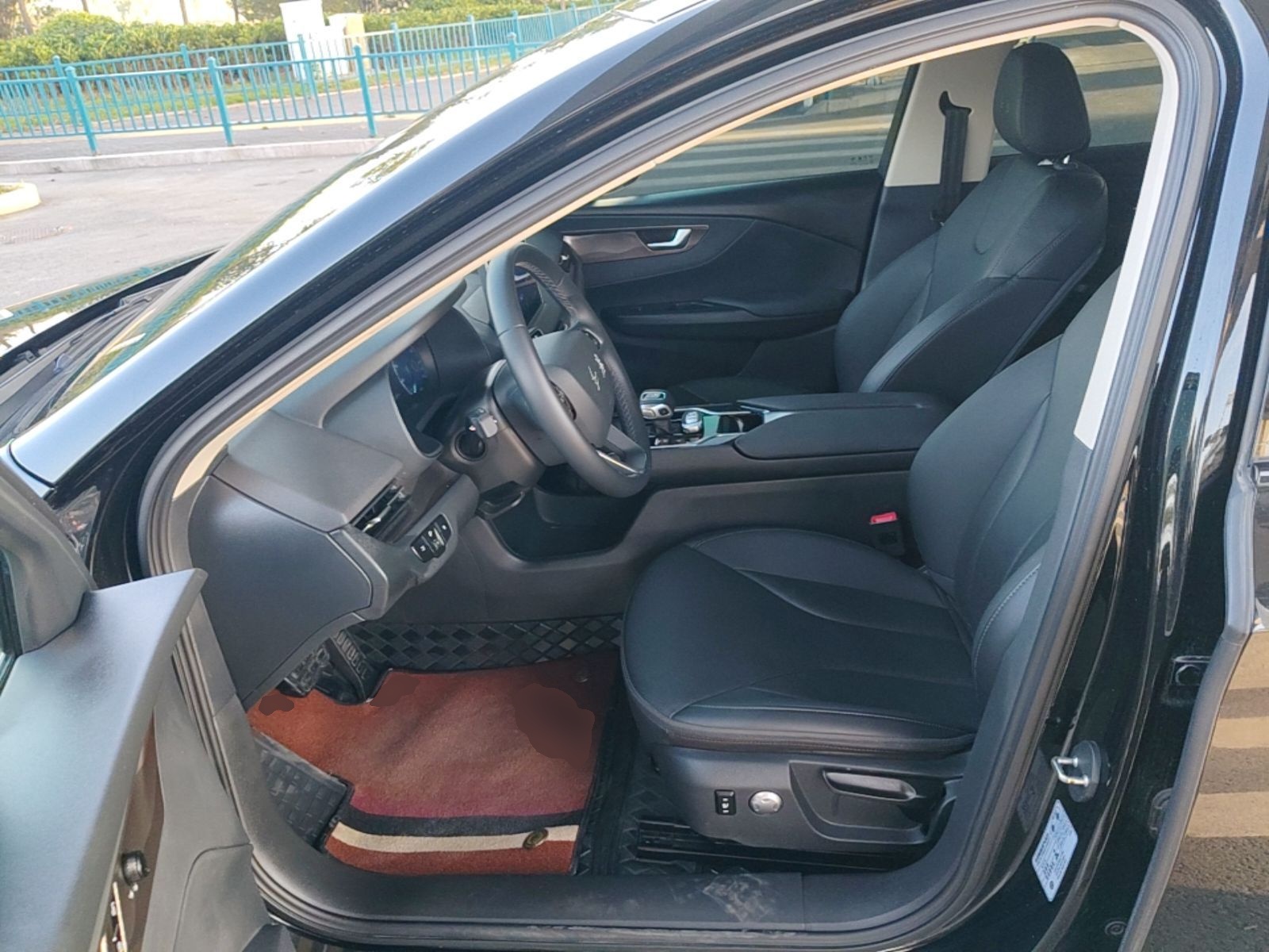 Hongqi E-QM5 2023 Base Travel Edition — снимка 17
