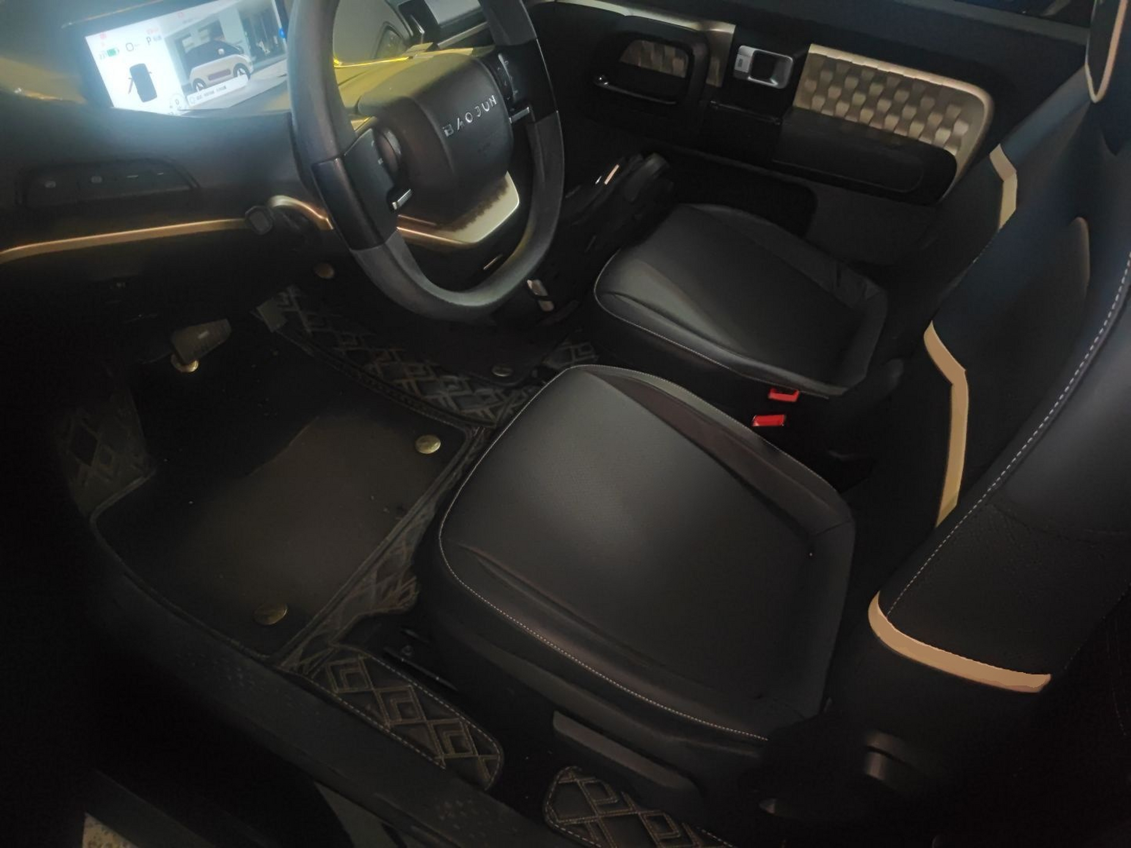 المقاعد الأمامية داخل السيارة