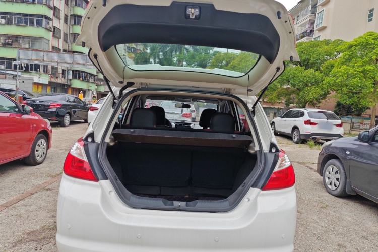 Used Venucia R50 2016 1.6L Automatic Elite Edition
