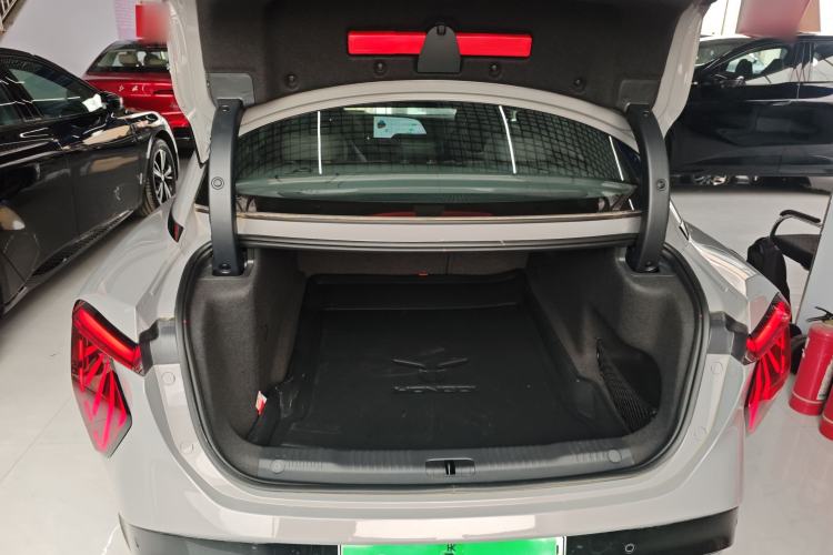 Used Hongqi EH7 2025 640 All-Wheel Drive Smart Selection Edition Trunk