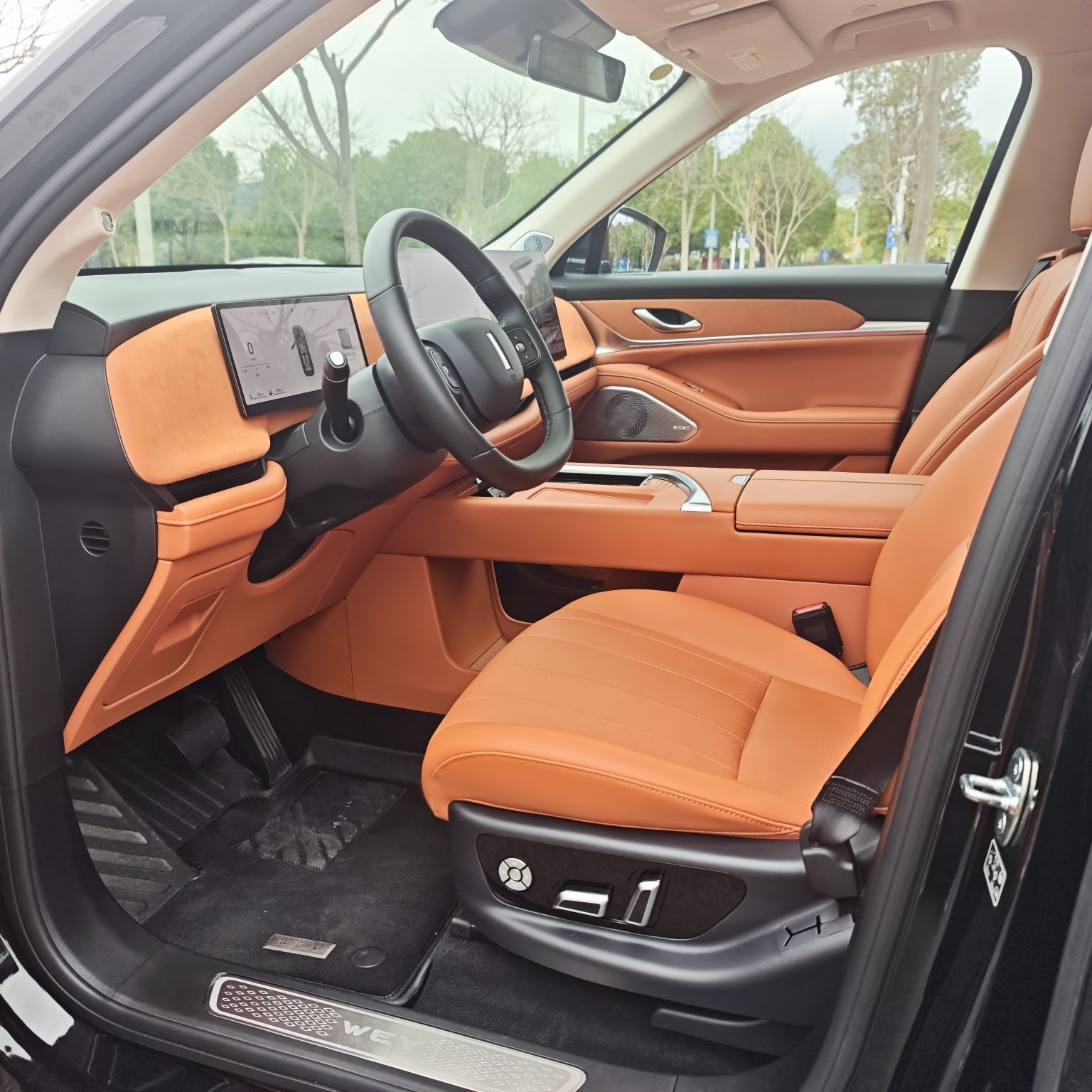 المقاعد الأمامية داخل السيارة