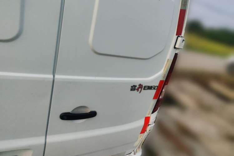 Used CHANGAN KAICHENG Ruixing EM60 2023 All-Electric Van 4525 mm Long Flat Roof with Side Doors 2 Seats 60 kW 38.7 kWh
