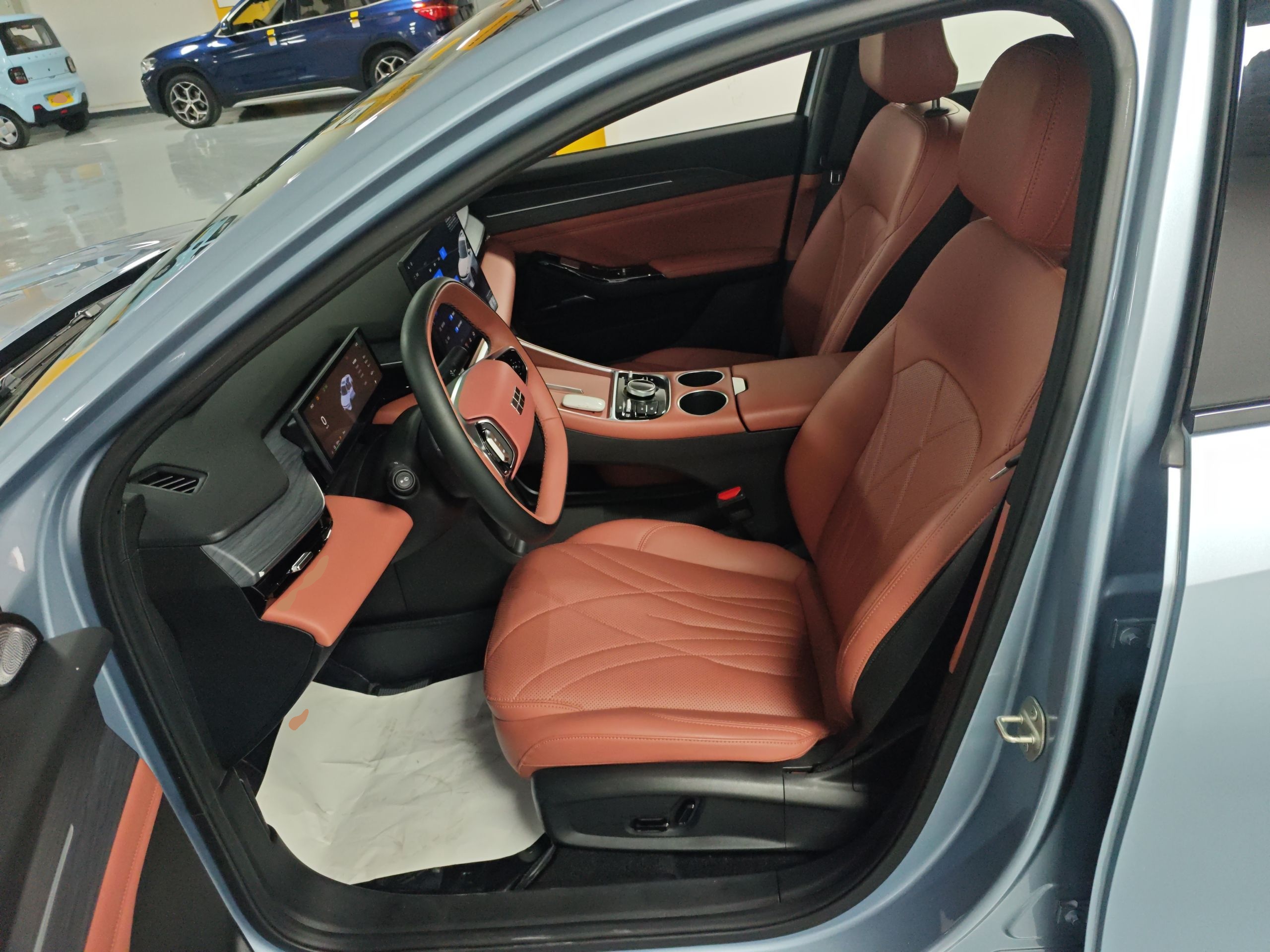 المقاعد الأمامية داخل السيارة