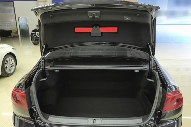 Used Volkswagen Magotan 2023 2 Million Units Commemorative Edition 330TSI DSG Luxury Version Trunk