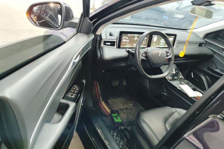 Used NETA U 2022 Zhi400 Pro Lithium Iron Phosphate Driver Seat