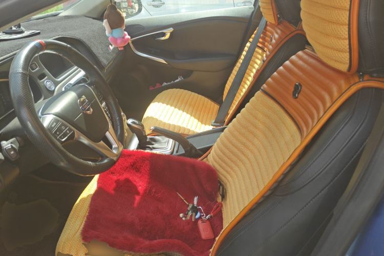 Used Volvo V40 2015 1.6T Zhiyi Edition
