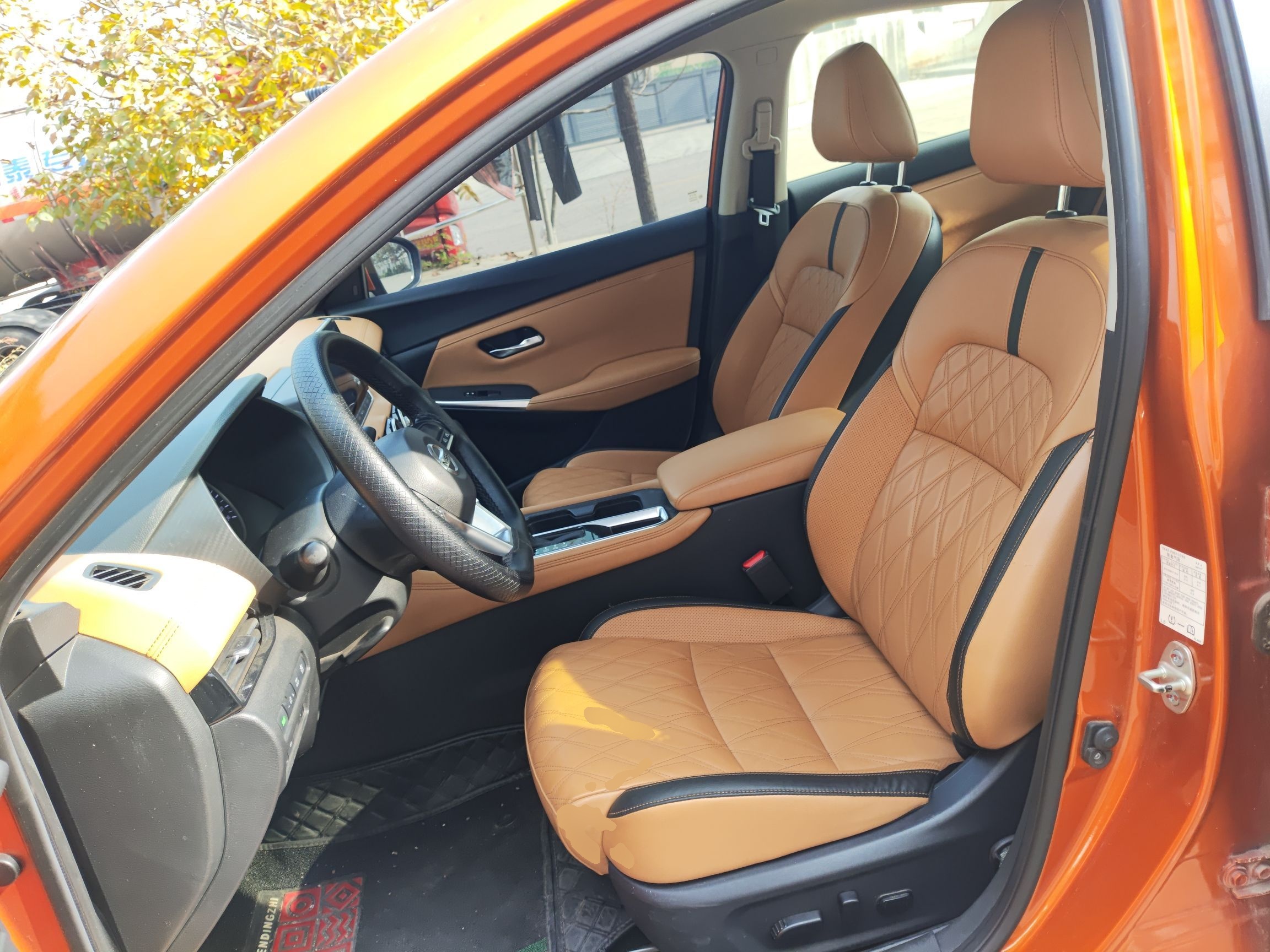 المقاعد الأمامية داخل السيارة