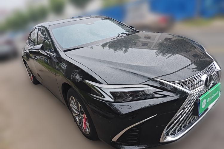 Used Lexus ES 2025 200 Premium Edition Front Right 45 Deg