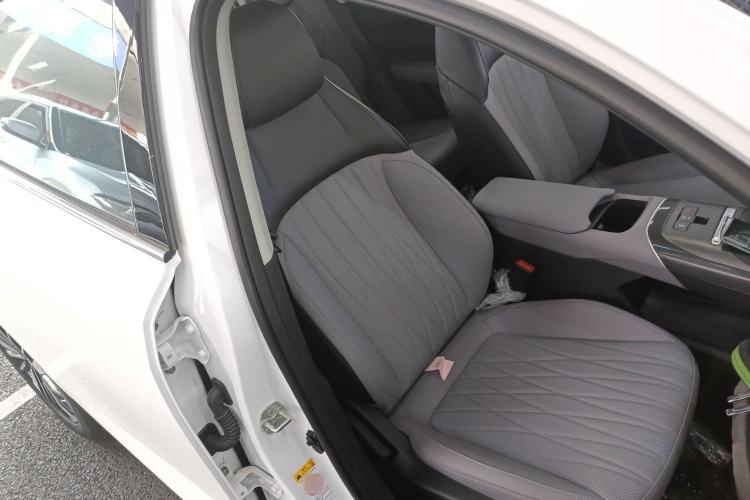 Used CHANGAN Eado PHEV 2025 Smart New Blue Whale 145KM Battleship Edition Right Front Seat