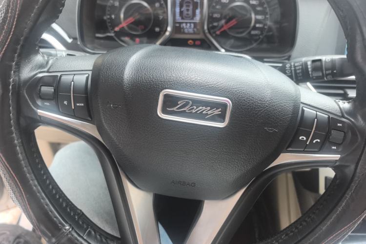 Used Zotye Domy X5 2017 Classic Edition 1.5T Manual Luxury Model Steering Wheel