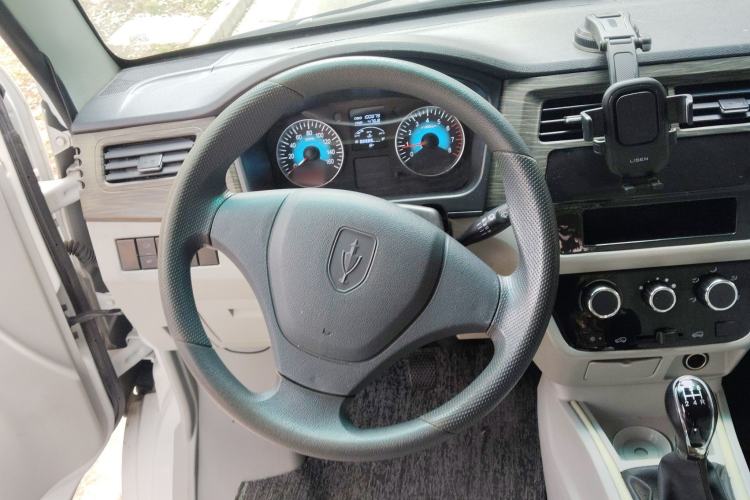 Used Jinbei Hiace X30 2023 1.5L Business-Grade Minibus 5/6/7-Seater Central Air Conditioning Version SWC15M