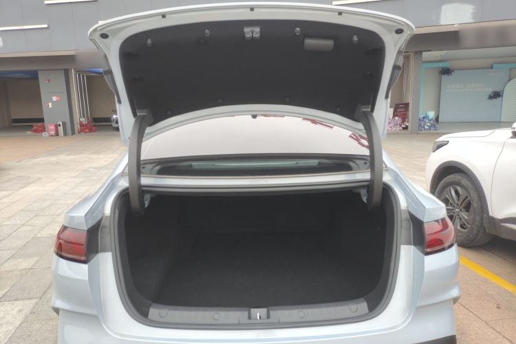 Used BYD Qin L 2025 DM-i Smart Drive 120KM Superior Model