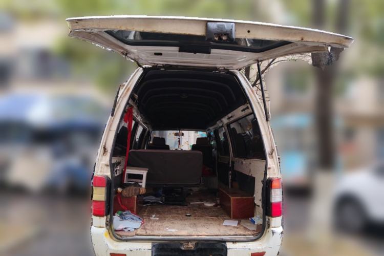 Used Golden Dragon Hiace 2010 2.0T Standard-Wheelbase Advanced Edition D20A Trunk