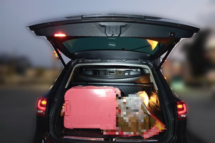 Used Volkswagen Touareg 2011 3.0 TSI High-End Version Trunk