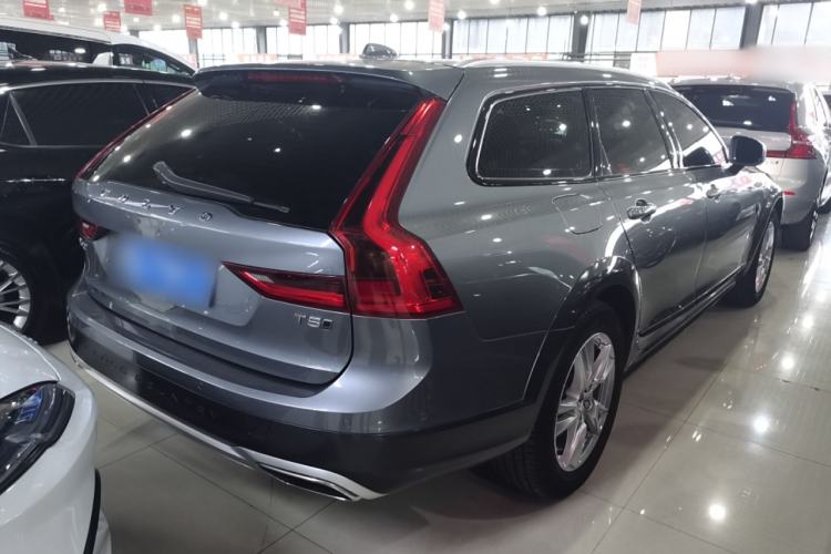 Used Volvo V90 2017 Cross Country T5 AWD Smart Range Edition
