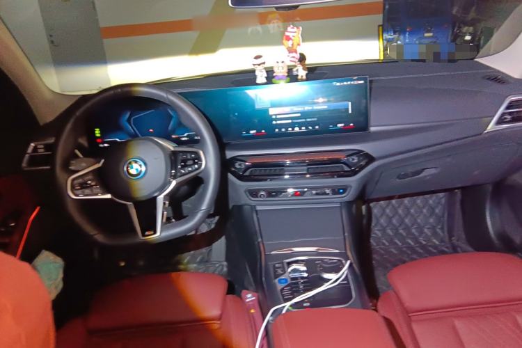 Used BMW i3 2025 eDrive 35 L Center Console