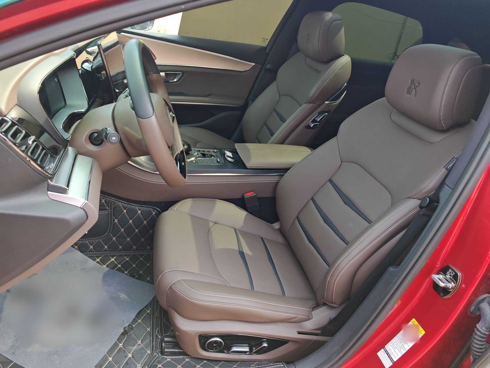 Переднее сиденье в автомобиле