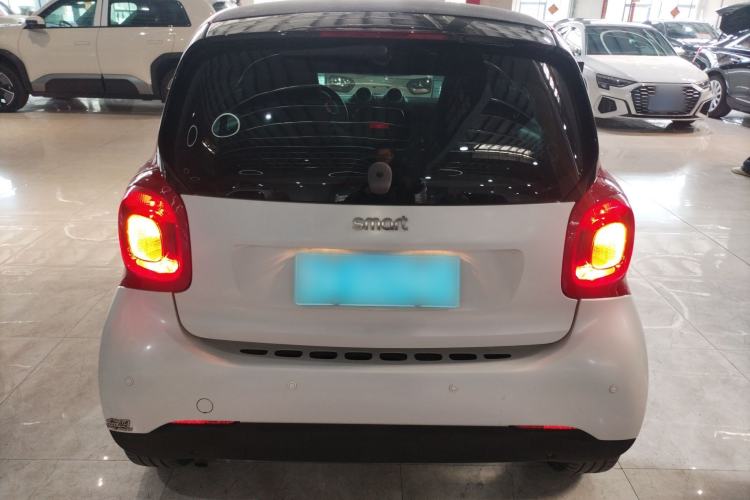 Used smart fortwo 2015 1.0L 52 kW hardtop Dynamic version