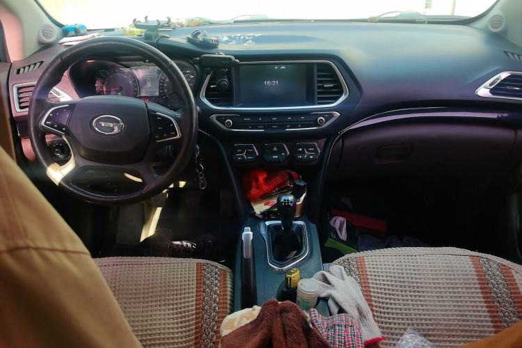 Used GAC Trumpchi GS4 2017 235T Manual Two-Wheel Drive Luxury Edition Center Console