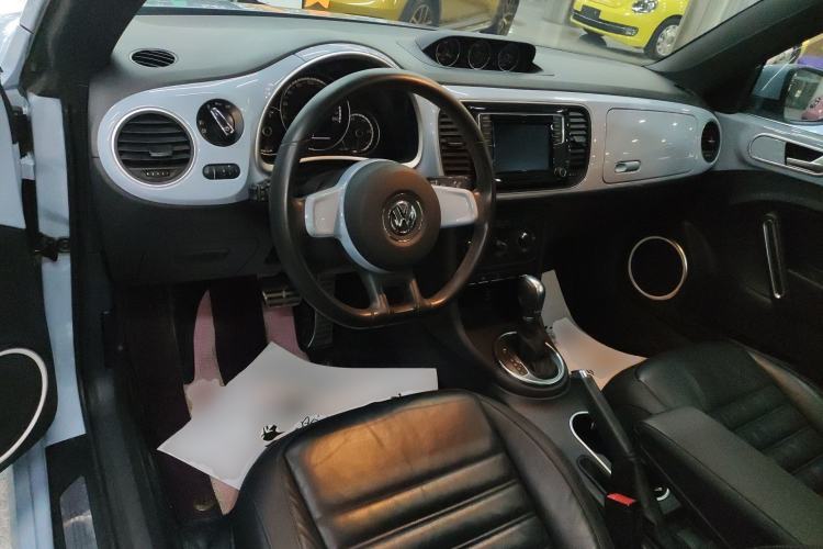 Used Volkswagen Beetle 2014 1.2TSI Comfort Model Center Console