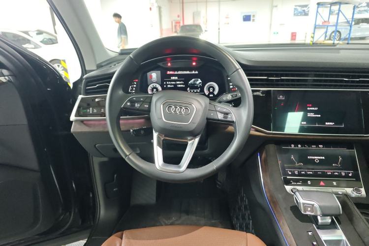 Used Audi Q7 2023 45 TFSI quattro S line Sport model
