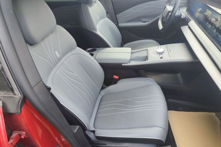 Used Geely Galaxy E8 2024 665 km Range Rear-Drive Starship Long-Range Version