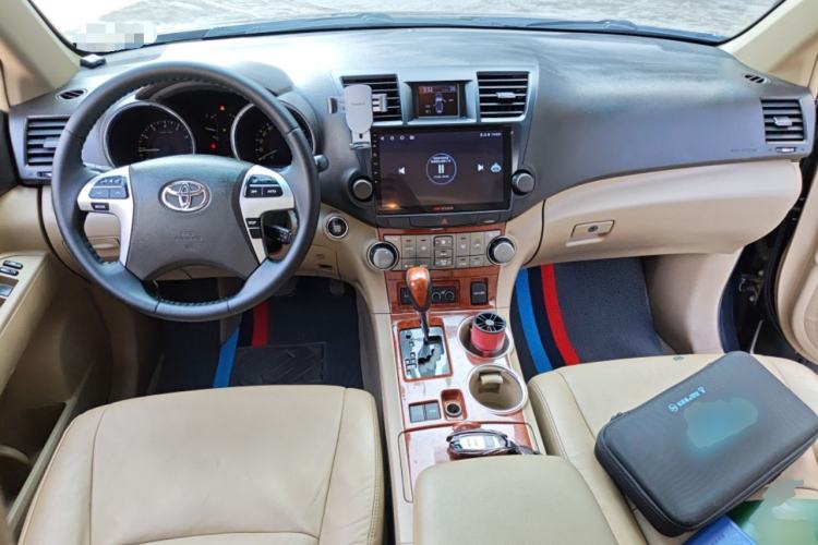 Used Toyota Highlander 2012 2.7L Two-Wheel Drive 7-Seater Luxury Edition
