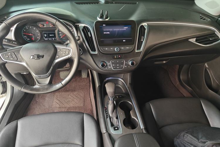 Used Chevrolet Malibu XL 2021 535T Automatic Sport Edition Center Console