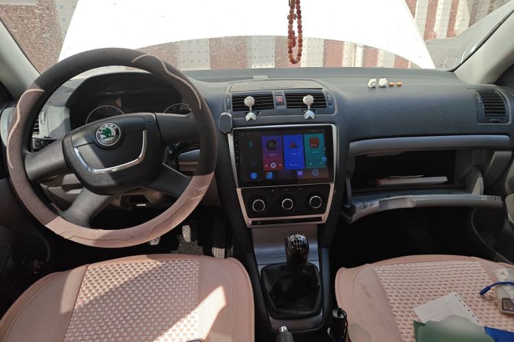 Used Skoda Octavia 2013 1.6L Manual Yijie Edition Center Console