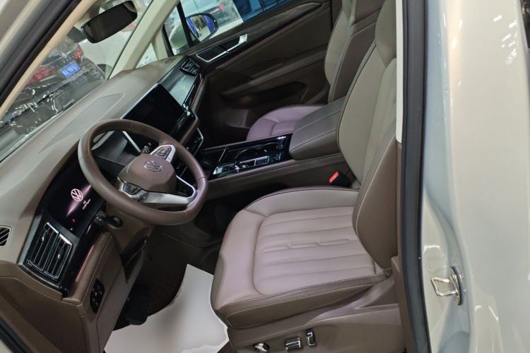 Used Volkswagen Viloran 2024 330TSI Luxury Edition
