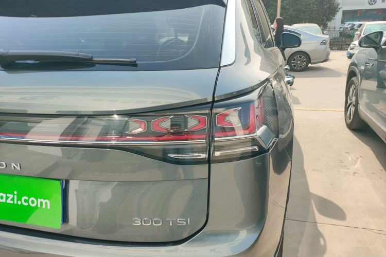 Used Volkswagen Tayron 2023 300TSI Two-Wheel-Drive Luxury Plus Advanced Edition Right Rear Taillight