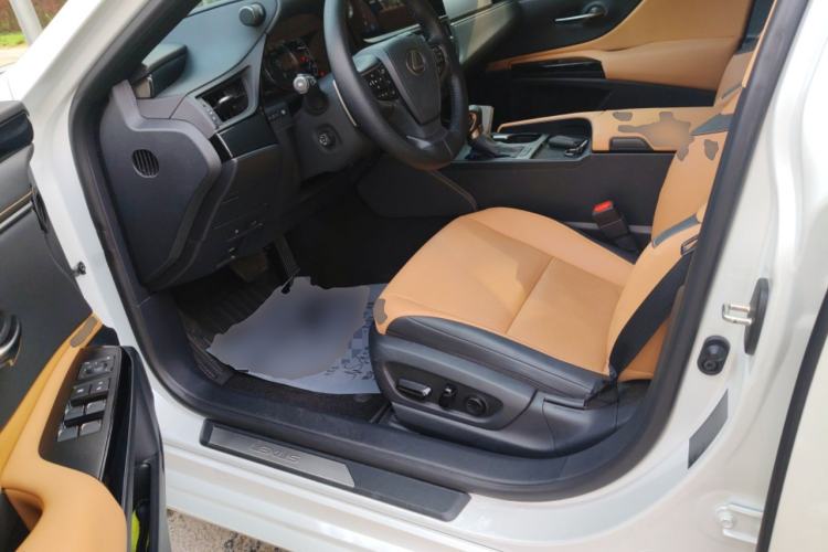 Used Lexus ES 2023 200 Excellence Edition Driver Seat