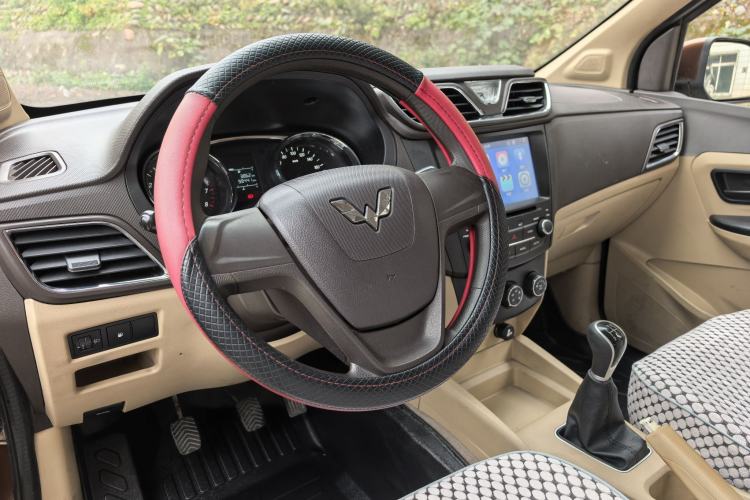 Used Wuling Hongguang 2015 1.5L S1 Standard China V-Emission Standards
