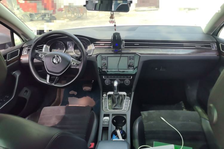 Used Volkswagen Magotan 2018 330TSI DSG Luxury Model Center Console