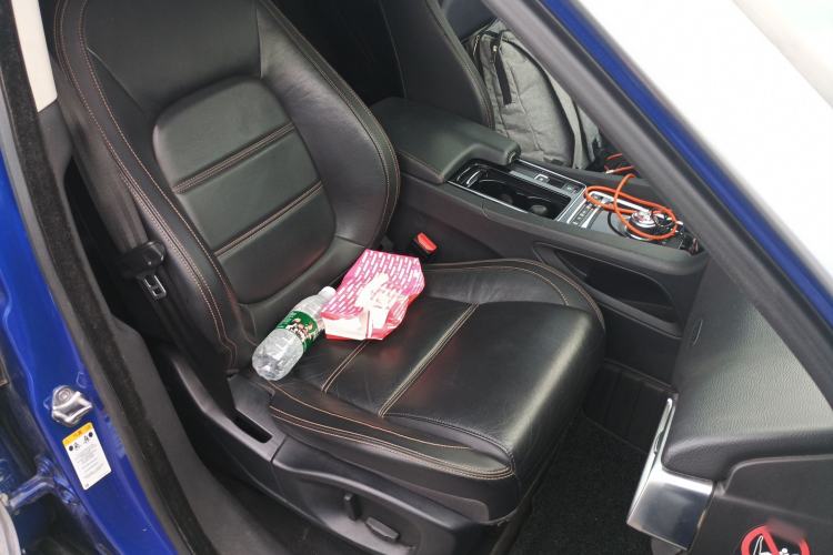 Used Jaguar F-PACE 2018 2.0T Four-Wheel Drive Urban Luxury Edition Right Front Seat