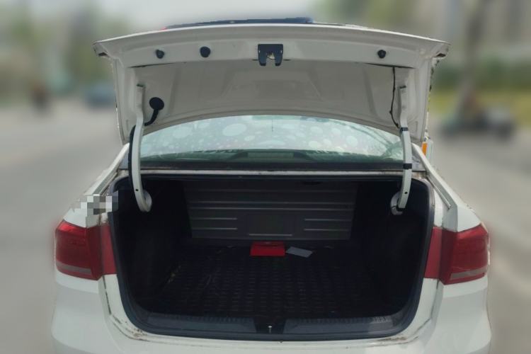 Used Volkswagen Santana 2015 1.6L Automatic Comfort Edition Trunk