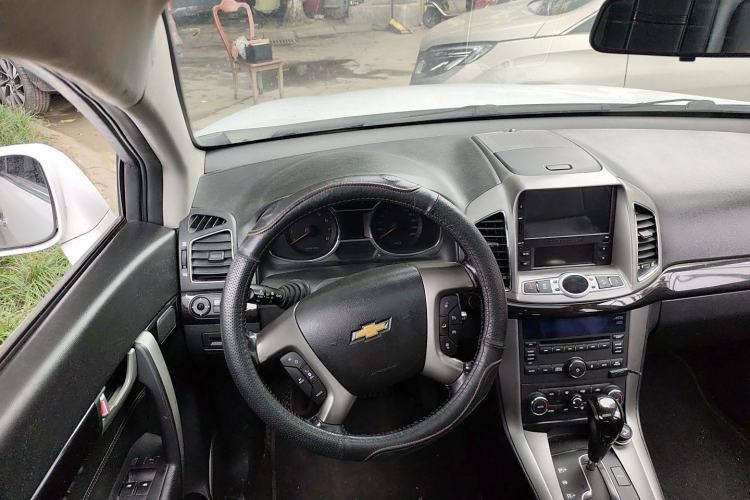 Used Chevrolet Captiva 2015 2.4L 4x4 Flagship Edition 7-Seater