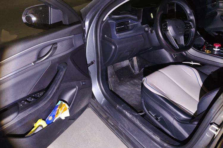 Used BYD Destroyer 05 2023 Champion Edition DM-i 120KM Prestige Model Interior 3