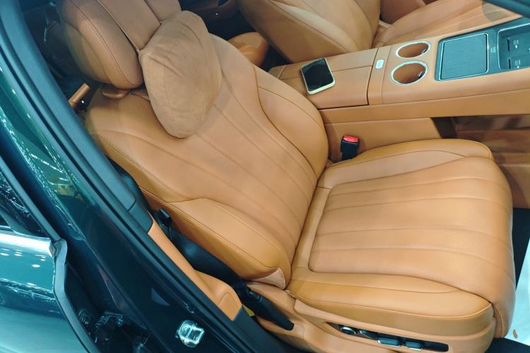 Used Hima AITO M8 2025 Extended-Range Ultra Version 53.4 kWh 6-Seater Edition
