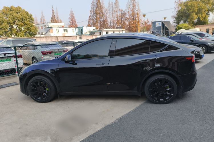 Used Tesla Model Y 2023 Long-Range All-Wheel-Drive Version