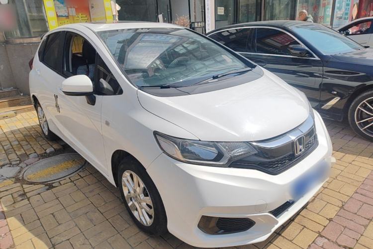 Used Honda Fit 2018 1.5L CVT Comfort Sunroof Version Front Right 45 Deg