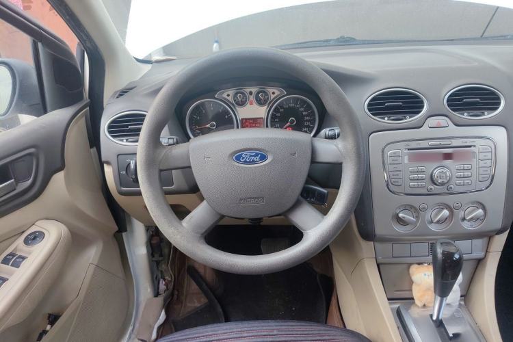 Ford Focus 2012 Hatchback Classic 1.8L Automatic Fashion Edition usata