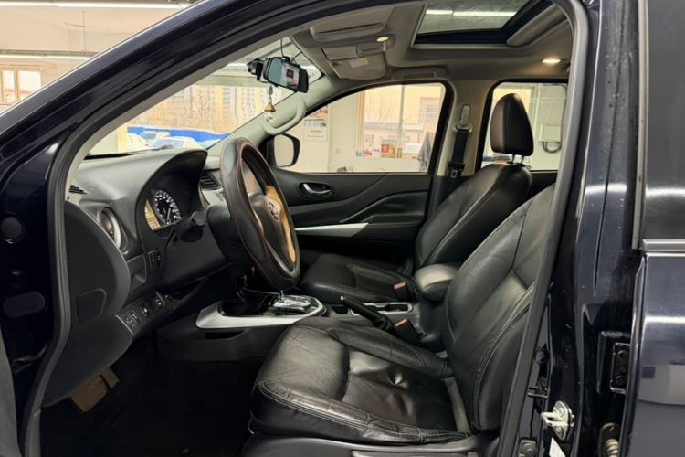 Used Nissan Terra 2018 2.5L Automatic 4x4 Luxury Edition Left Front Seat