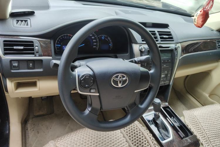 Used Toyota Camry 2016 2.0E 10th Anniversary Elite Edition
