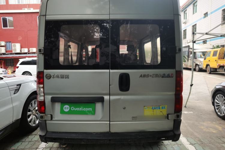 Used Dongfeng Yufeng Yufeng 2015 2.5T Lingyun Edition Yulibao High-End Short Wheelbase Mid-Roof ZD25
