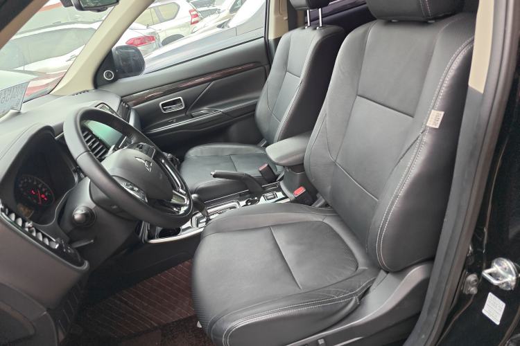 Used Mitsubishi Outlander 2018 2.0L Two-Wheel Drive Glory Edition 5 Seats
