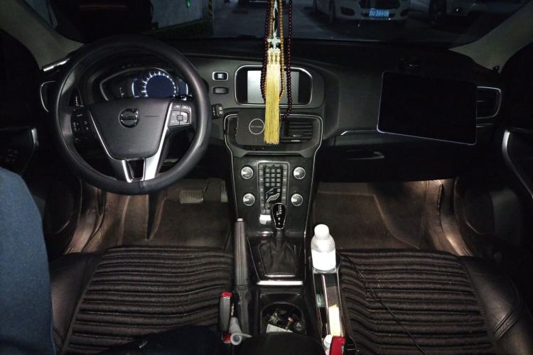 Used Volvo V40 2019 T3 Zhiyi Edition Center Console