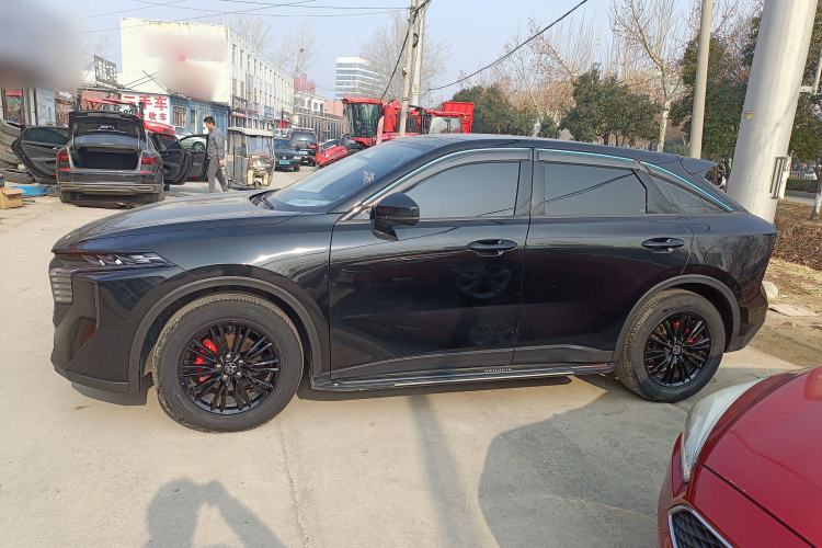 Used Venucia V 2022 260T Black Horse Edition · Idol