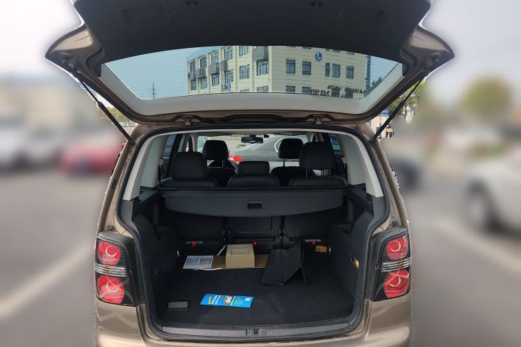 Used Volkswagen Touran 2015 1.4T DSG Comfort Edition 5 Seats Trunk