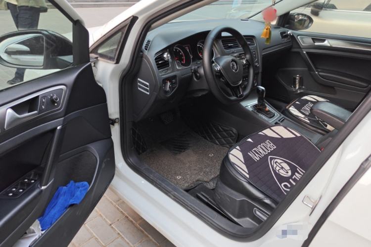 Used Volkswagen Golf 2016 230TSI Automatic Comfort Version Driver Seat